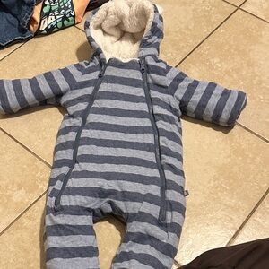 Baby gap romper for winter with fur inside size 6-12 months